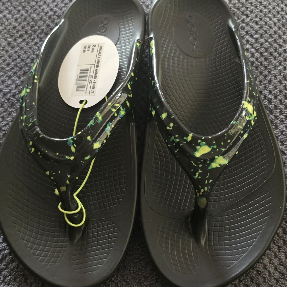 Oofos Oolala Limited Women's Firefly Black Sandals with Green Accents Womens 8